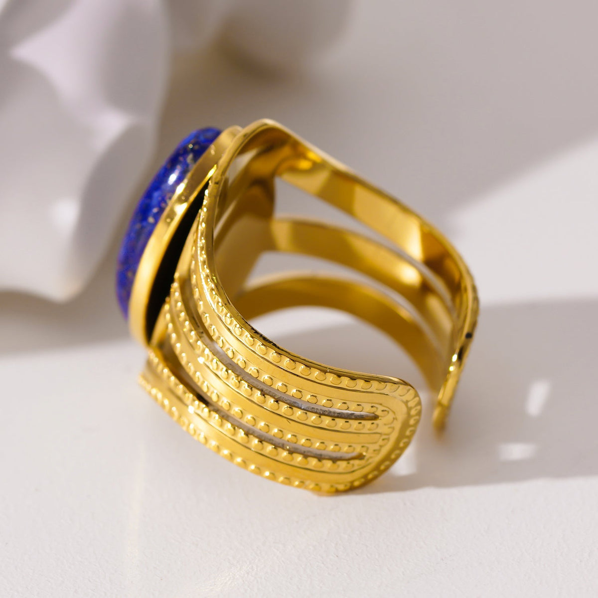 TIAMO : Bague d'inspiration vintage avec triple anneau orné et pièce maîtresse en lapis-lazuli