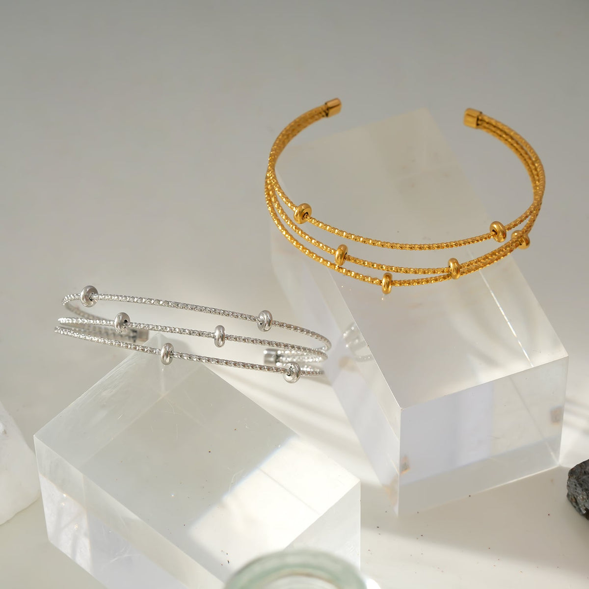 Bracelet perles texturées triple rang Style FARZIKA Gold