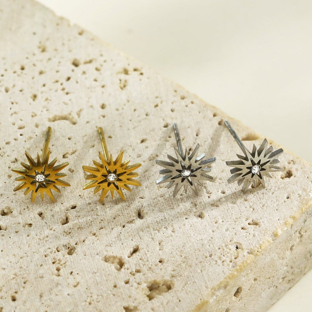 AMNISTY : Boucles d'oreilles clous en zircone « Étoile Brillante », plaqué or