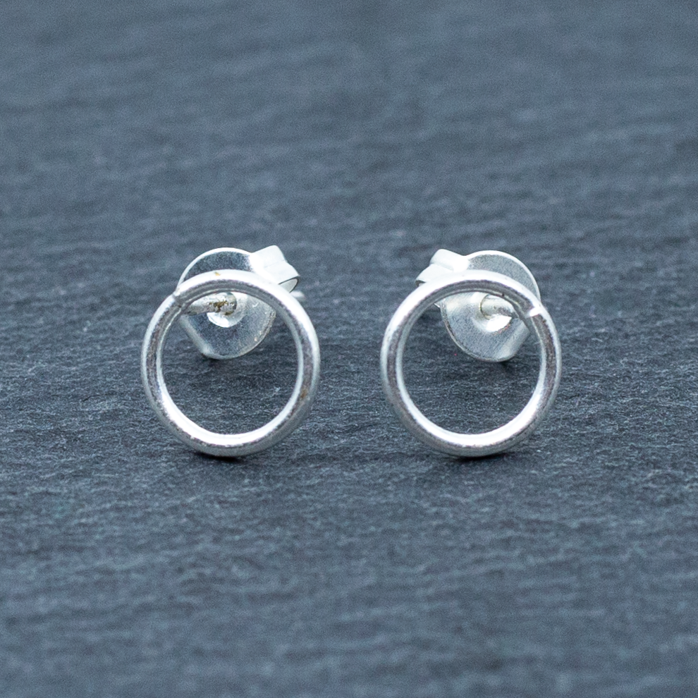 Boucles d'oreilles clous en plaqué argent cercle ouvert