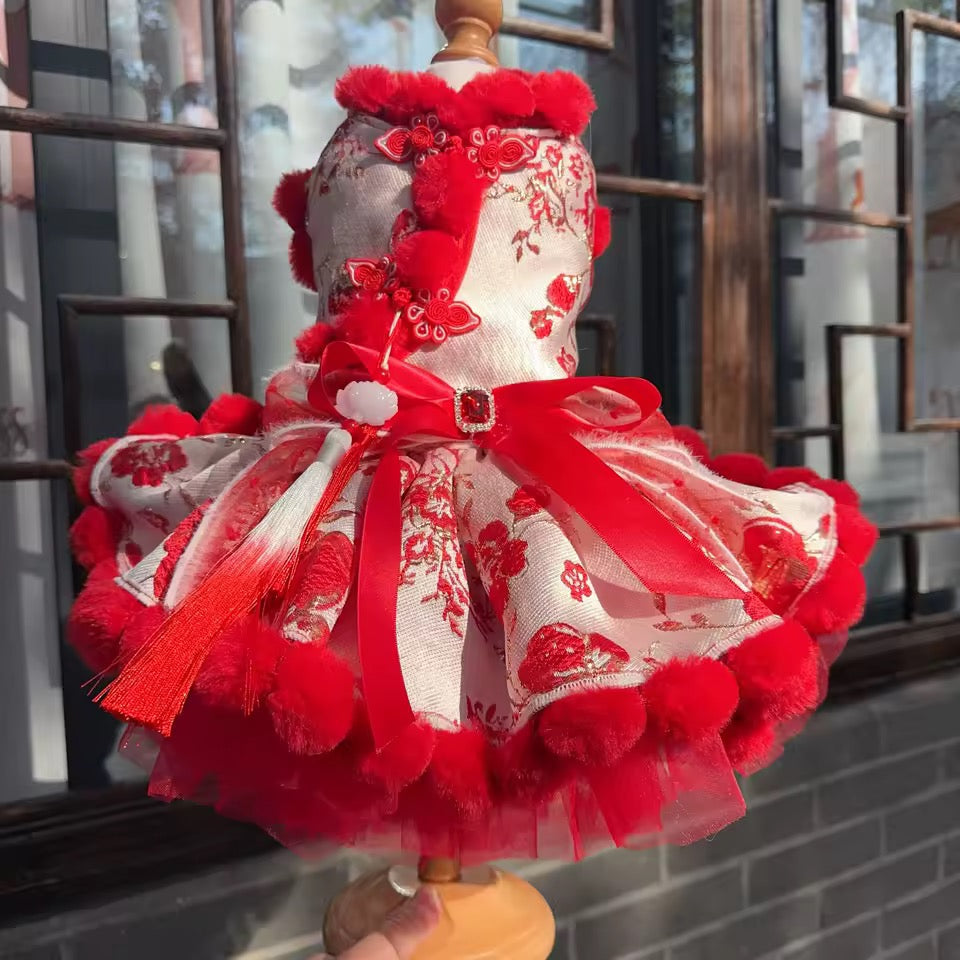 Robe chinoise Lucky Bloom pour chien Nouvel An | Style Cheongsam rouge et or à pompons