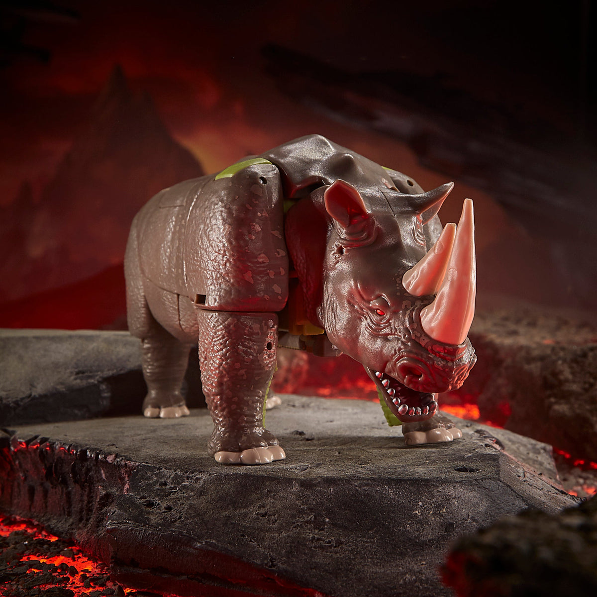 Transformers Jouets Generations War for Cybertron: Kingdom Voyager WFC-K27 Figurine articulée Rhinox