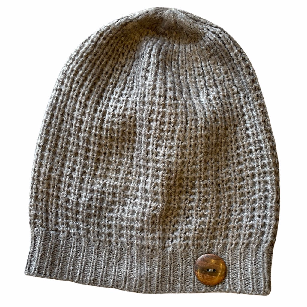 Simple Knit Hat With Button