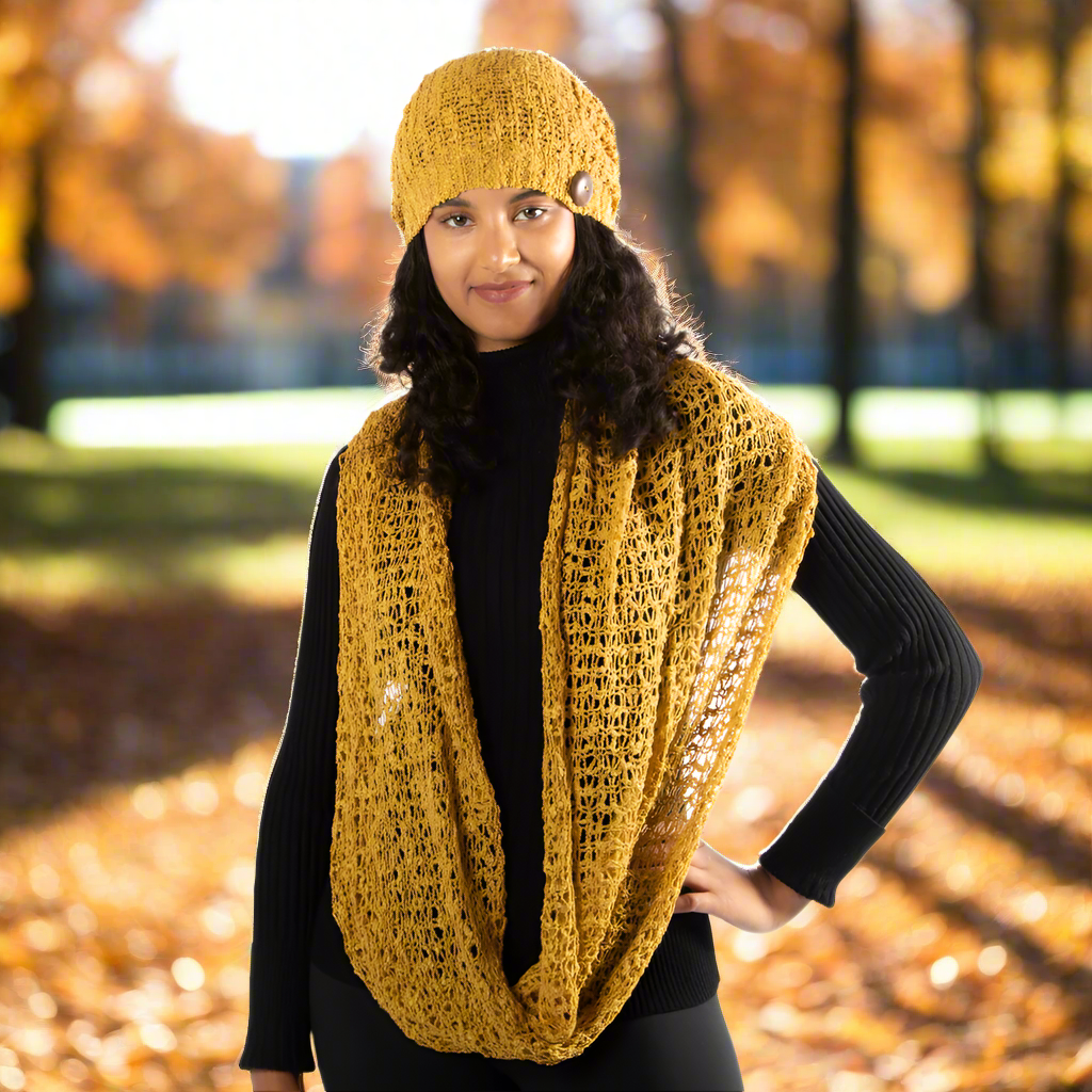 Bonnet en tricot moutarde avec bouton
