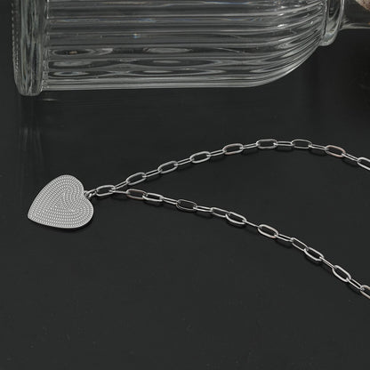 Style ALARA : Mini chaîne trombone ancrant un charm cœur à motifs en argent