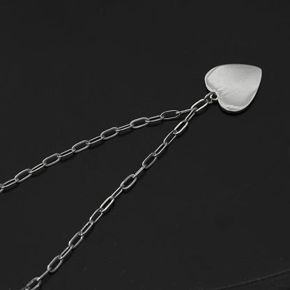 Style ALARA : Mini chaîne trombone ancrant un charm cœur à motifs en argent