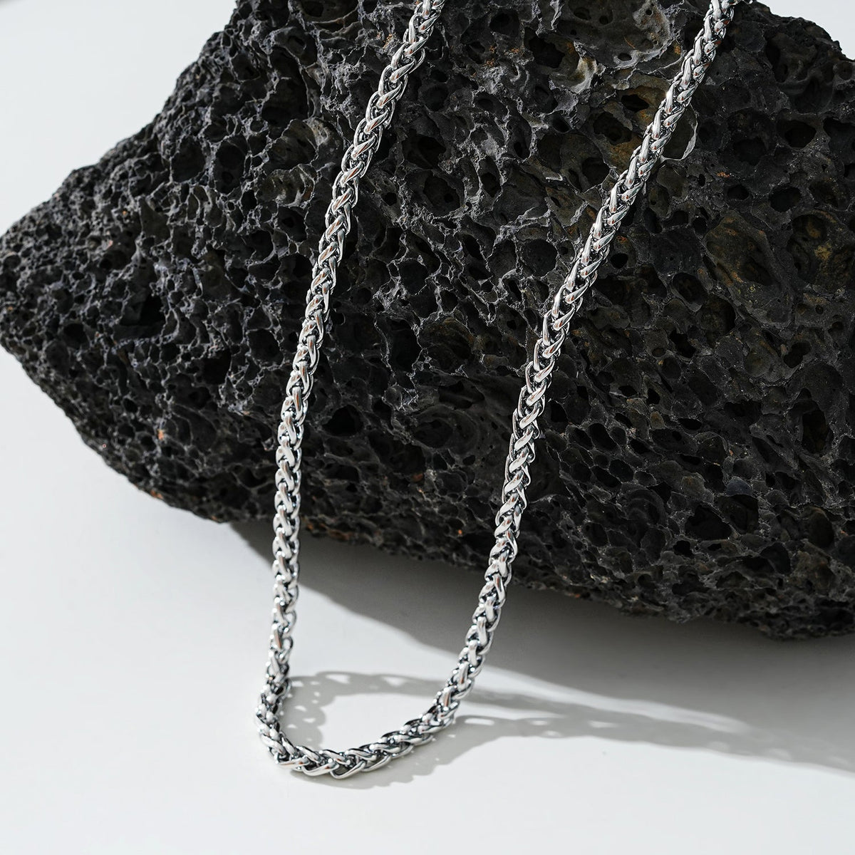 Style ALDGATE : Élégance Audacieuse - Collier Chaîne Byzantine Chunky de Largeur Moyenne en Argent.