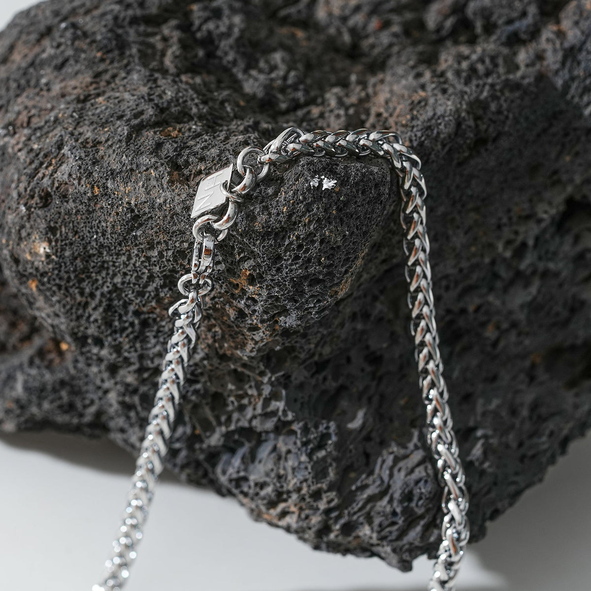 Style ALDGATE : Élégance Audacieuse - Collier Chaîne Byzantine Chunky de Largeur Moyenne en Argent.