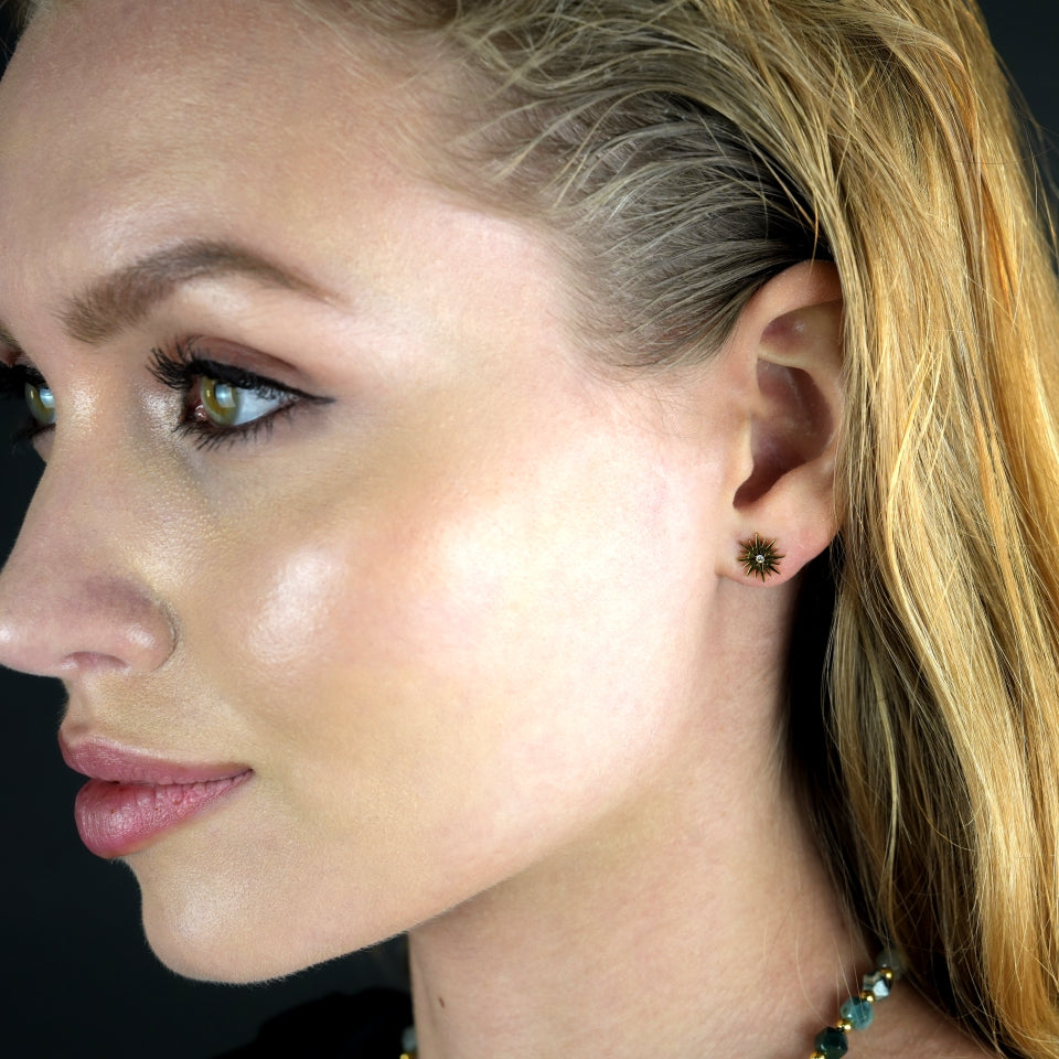 AMNISTY : Boucles d'oreilles clous en zircone « Étoile Brillante », plaqué or