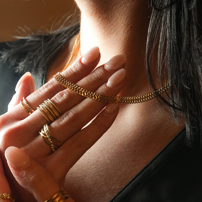 ANIMA : Collier simple à double chaîne, largeur XL et détails travaillés
