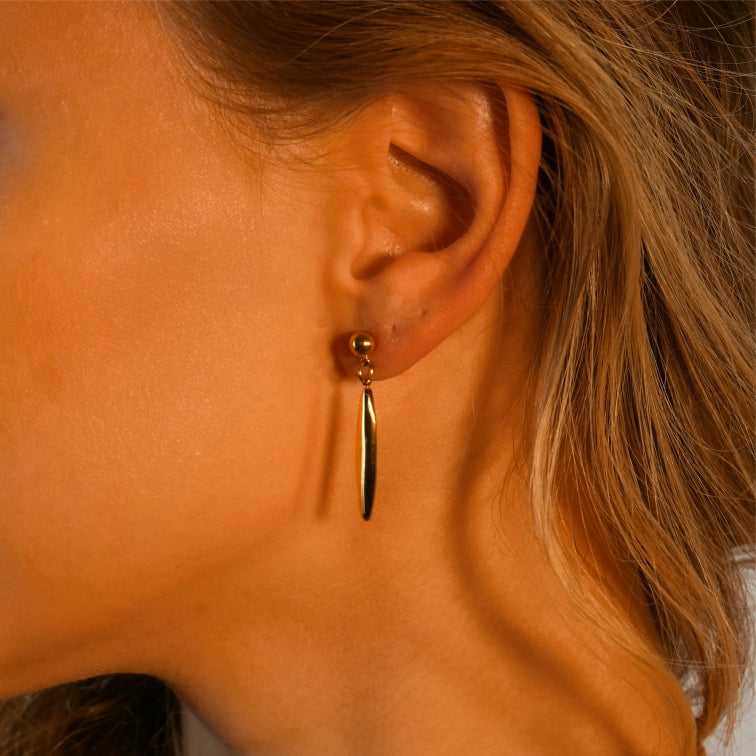 ARACELI : Boucles d'oreilles ovales délicates d'inspiration vintage, ornées de perles arrondies