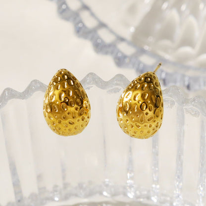 AVERSA : Boucles d'oreilles clous goutte en texture martelée