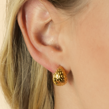 AVERSA : Boucles d'oreilles clous goutte en texture martelée