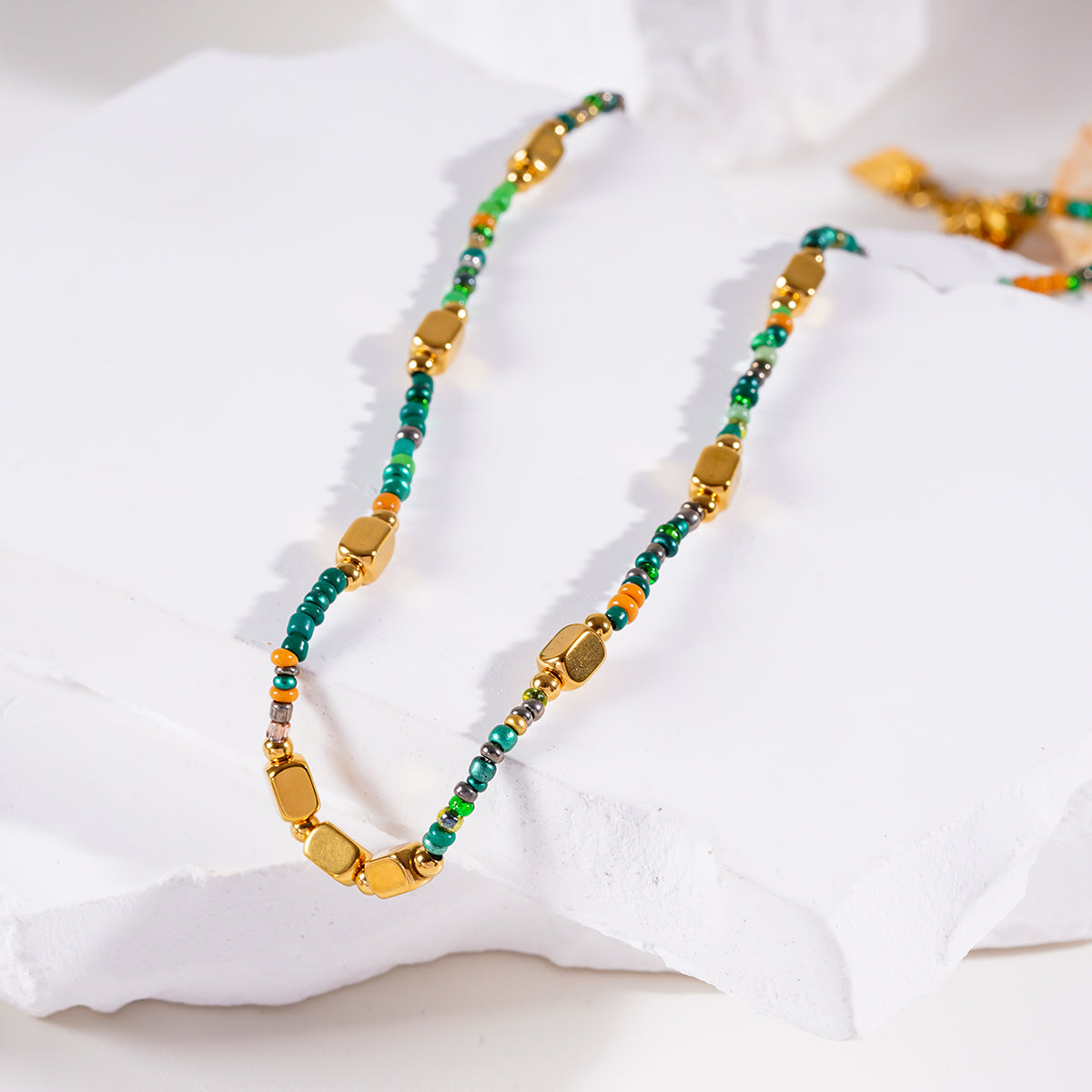 Style AYESHA : Collier chaîne bohème élégant orné de perles en cristal et de perles dorées