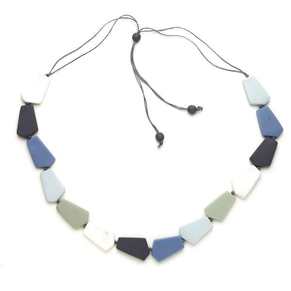 Collier Pentagone en Résine