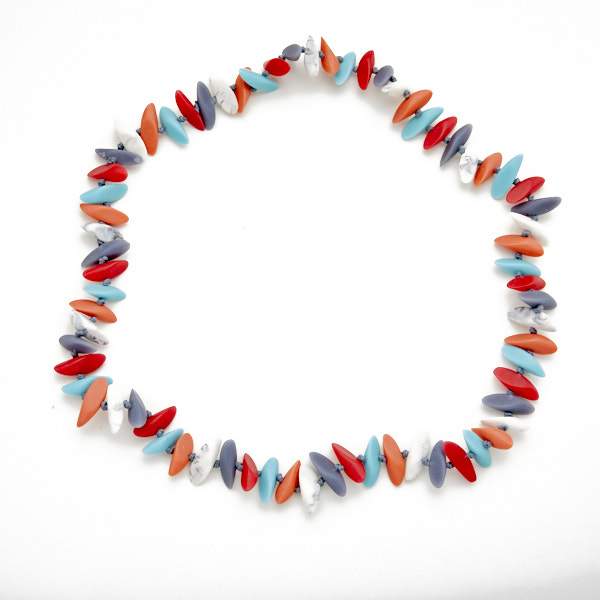 Collier de perles en résine