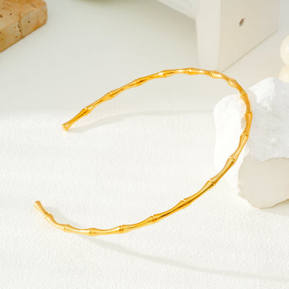 BENONI Gold: Collier ras du cou texturé bambou.