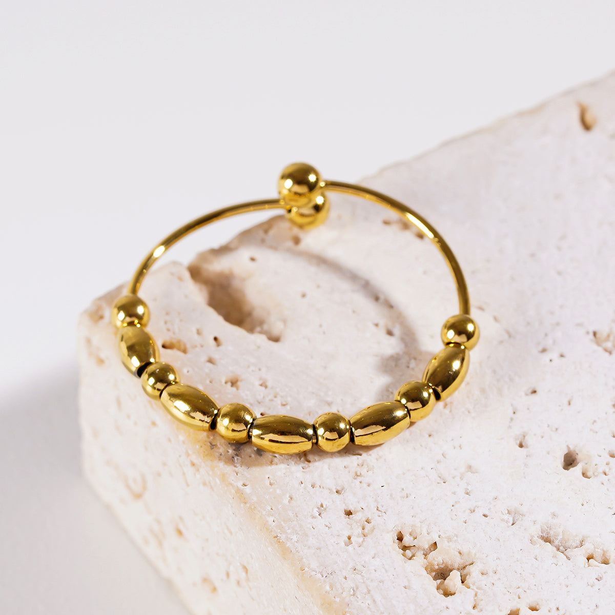 BERNILA : Bague perlée ronde et ovale contemporaine