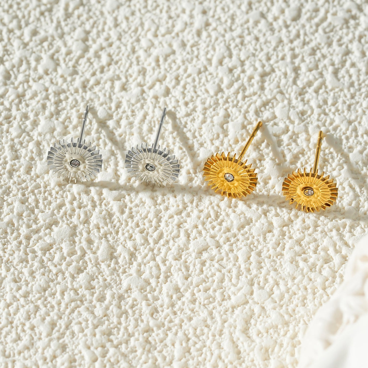Style CAPITOLA: 'Night Star' Stud Earrings Gold