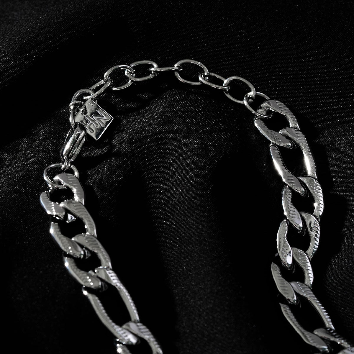 CHAPORA Silver (White Gold): Textured Cuban-Link Chunky Chain Necklace for Men & Women