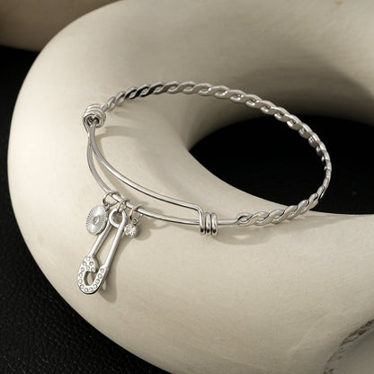 CHRISTINA : Bracelet en or blanc (ton argenté) orné de breloques
