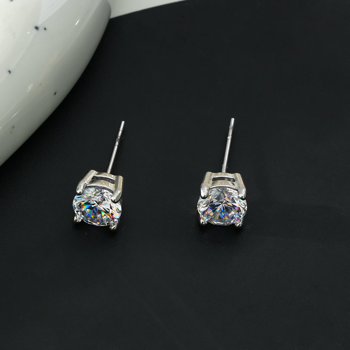 CODI Silver (Or Blanc) : Clous d'oreilles essentiels quotidiens en Moissanite (Alternative au Diamant)