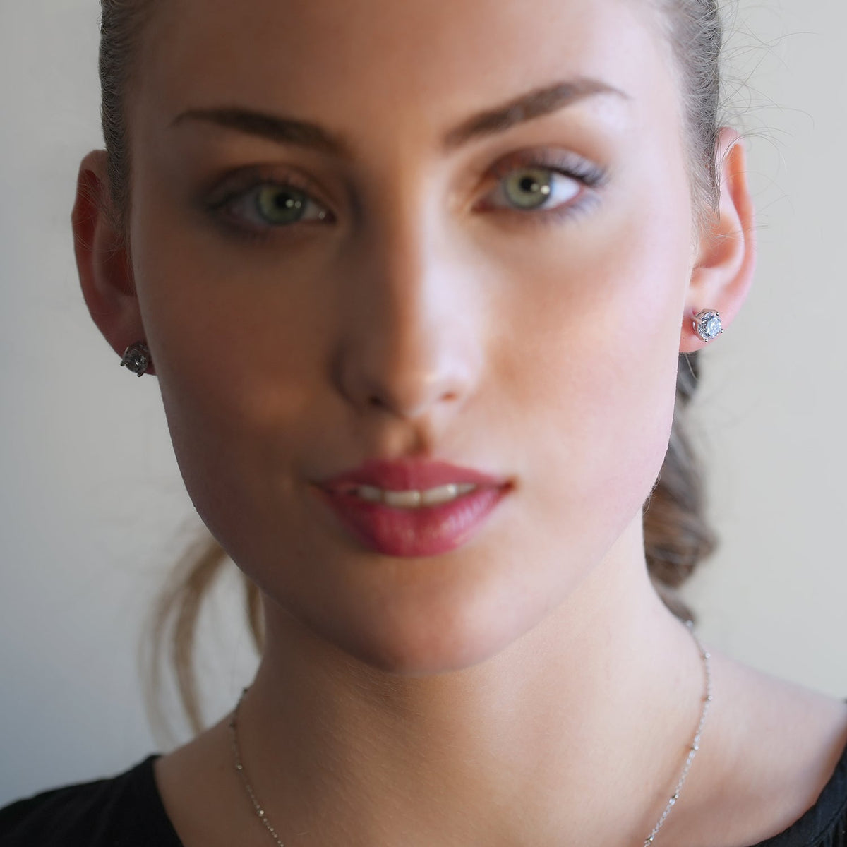 CODI Silver (Or Blanc) : Clous d'oreilles essentiels quotidiens en Moissanite (Alternative au Diamant)