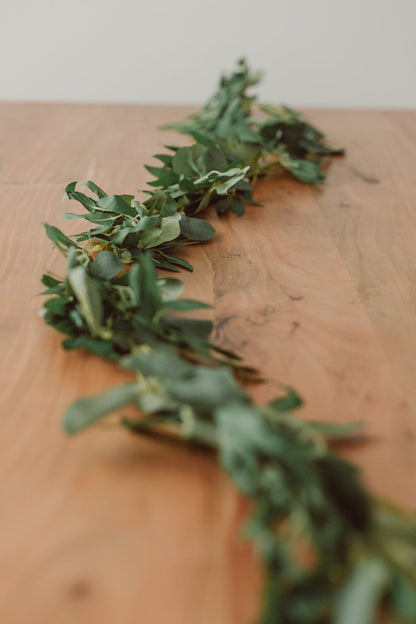 Guirlande d'eucalyptus et de saule vert profond (artificielle)