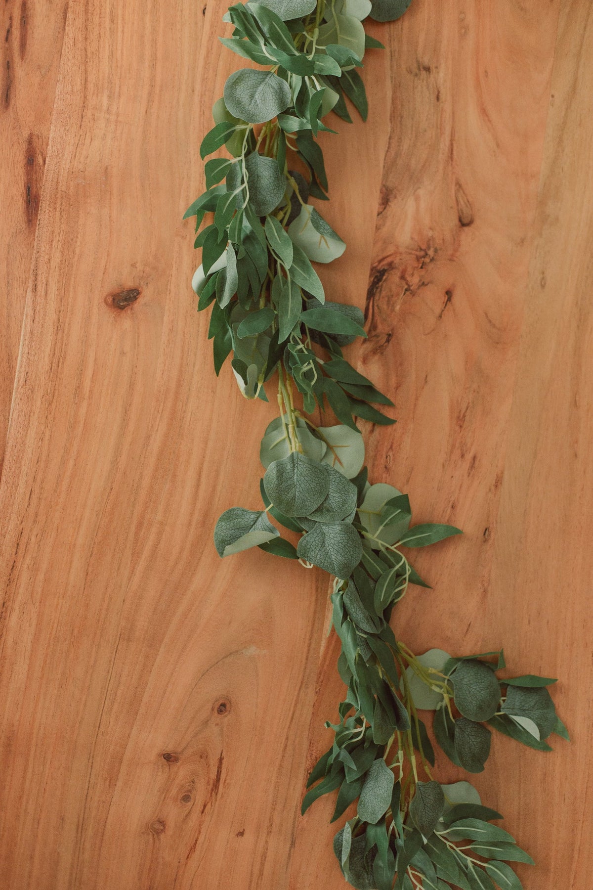 Guirlande d'eucalyptus et de saule vert profond (artificielle)