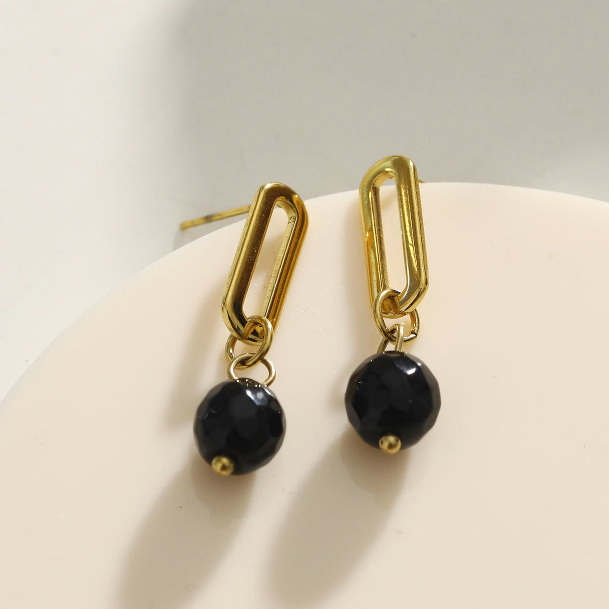 Boucles d'oreilles créoles pendantes en onyx noir DAKATA