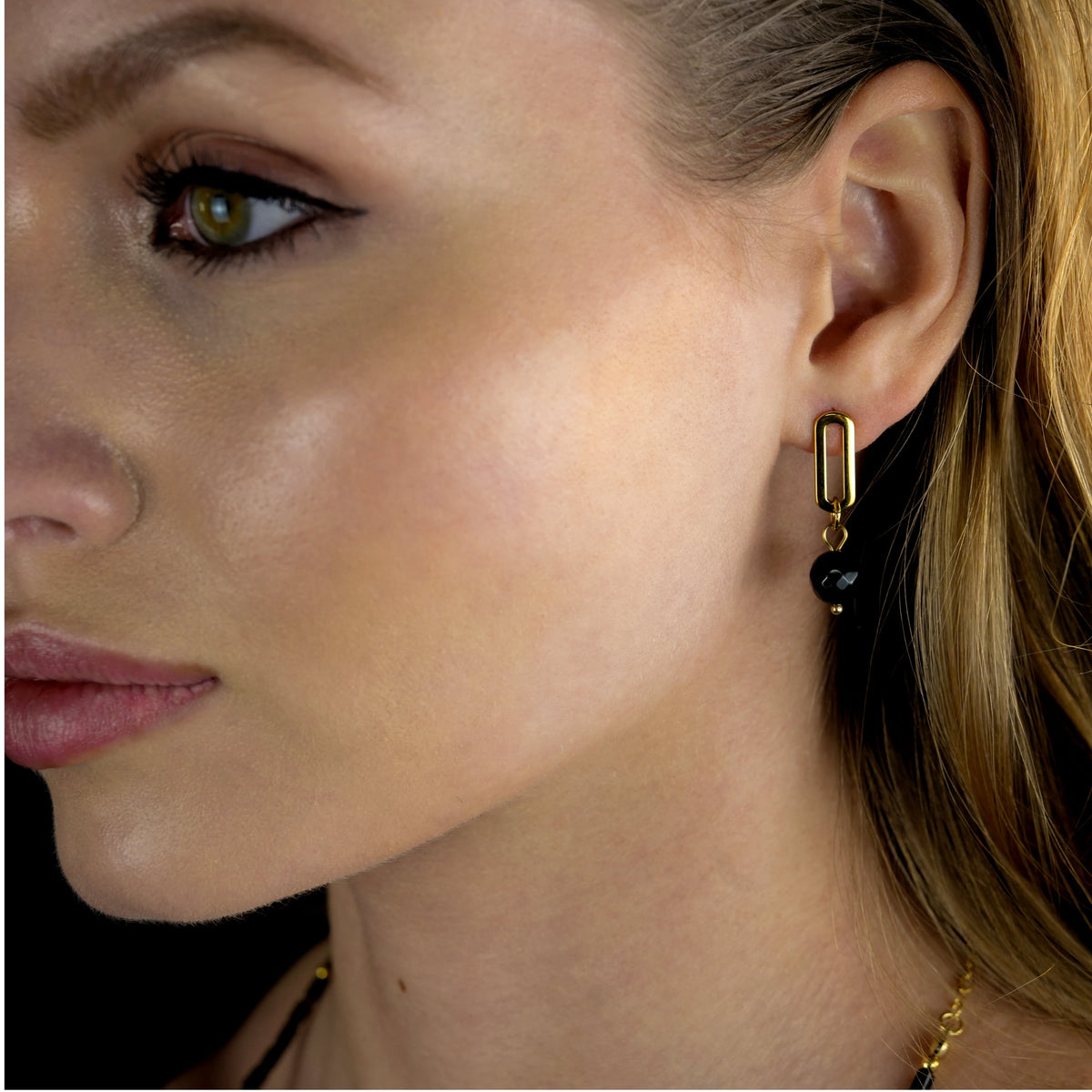Boucles d'oreilles créoles pendantes en onyx noir DAKATA