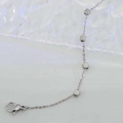DARBY: Bracelet en argent perlé carré