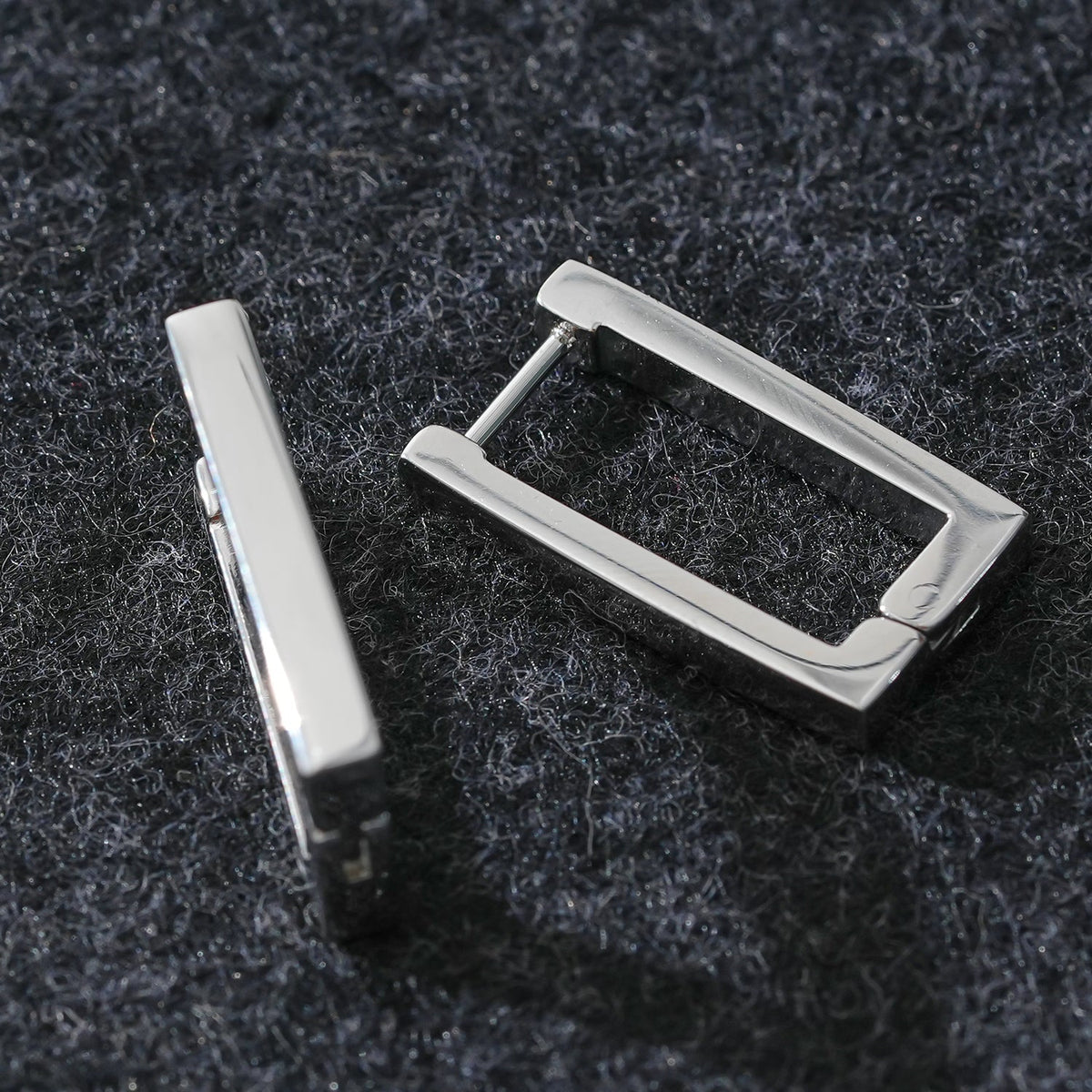 Modèle DELILAH : Mini créoles rectangulaires en argent
