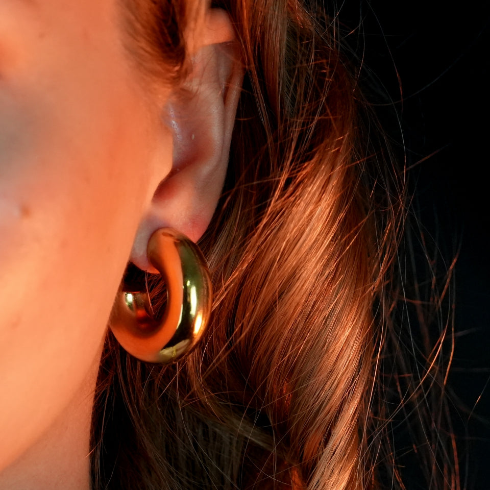 Boucles d'oreilles créoles tubulaires style DEMONTE, creuses et épaisses, à surface lisse, en or