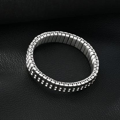 DE SAO : Bracelet style montre rétro en argent incrusté d'une double rangée de zircons (CZ).