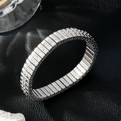 DE SAO : Bracelet style montre rétro en argent incrusté d'une double rangée de zircons (CZ).