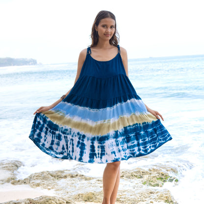 Robe courte étagée rayée et tie-dye bleu marine