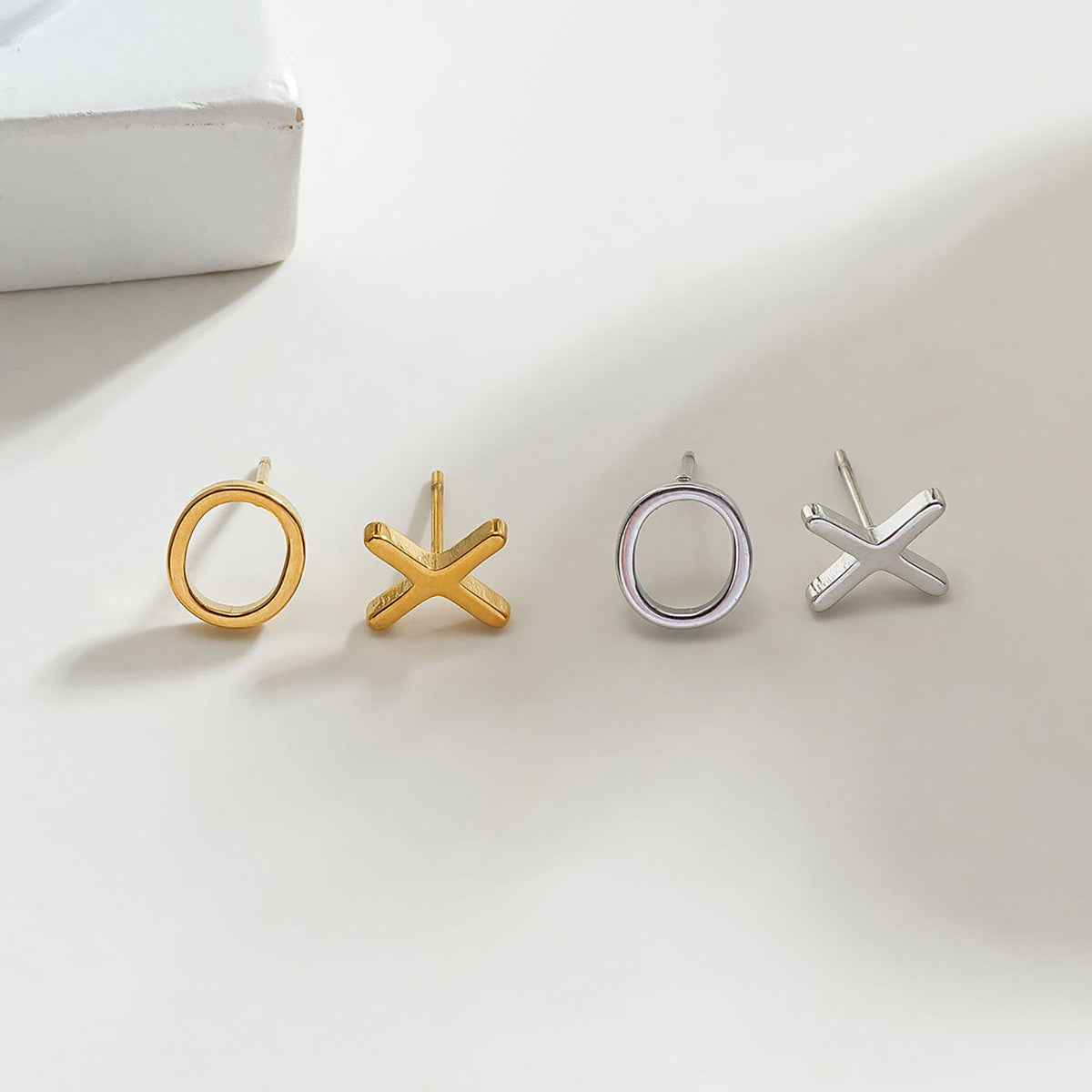 OX Gold: Boucles d'oreilles clous Baisers, Câlins et Éclat
