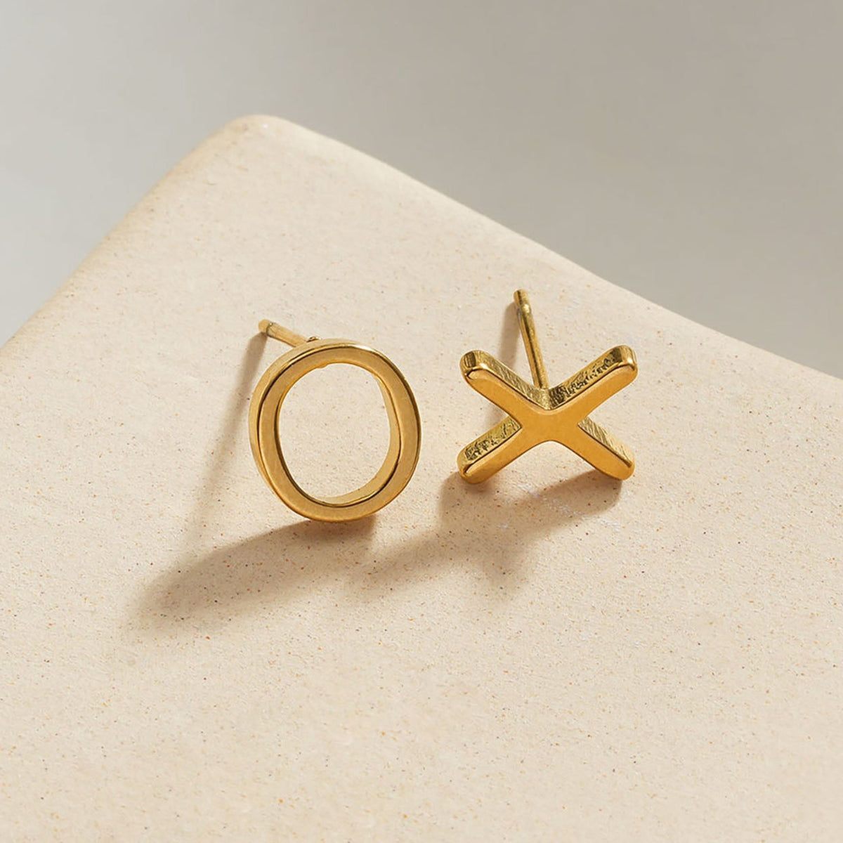 OX Gold: Boucles d'oreilles clous Baisers, Câlins et Éclat