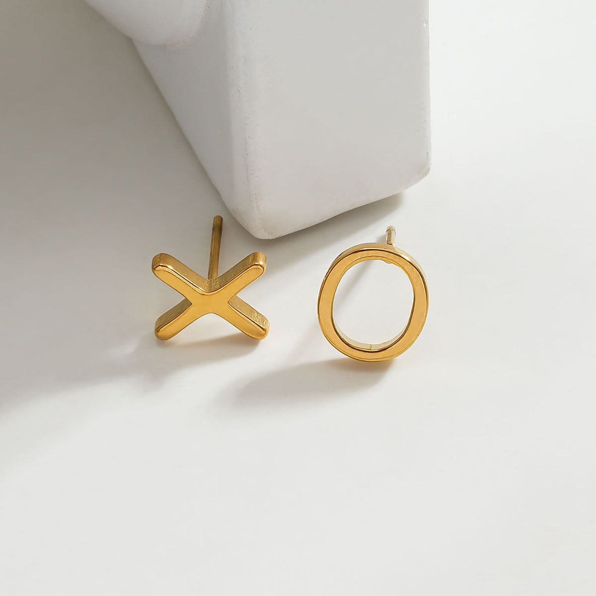 OX Gold: Boucles d'oreilles clous Baisers, Câlins et Éclat
