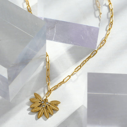 Chaîne trombone ENOLA Mini avec feuilles et pendentif zircon en or