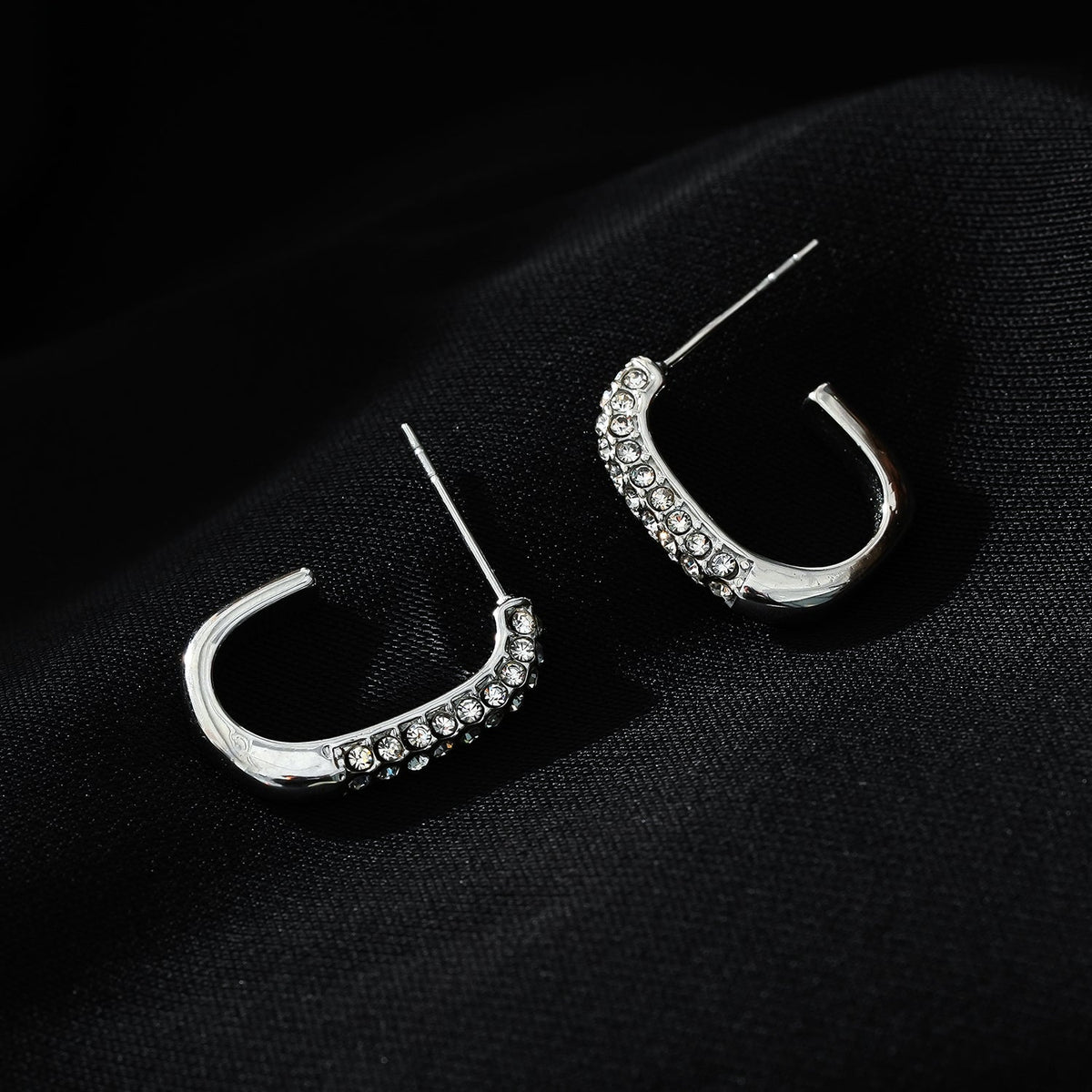 FIRLE Argent (Or Blanc) : Créoles ovales à pavé de zircone partiel