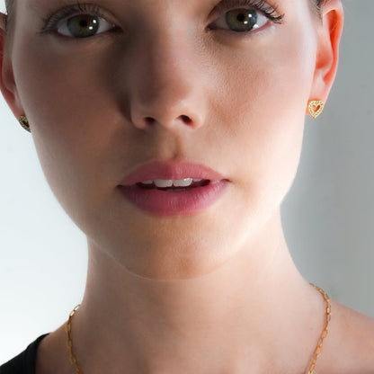FOREVER Gold: Boucles d'oreilles clous éblouissantes en zircone cubique (CZ) en forme de cœur