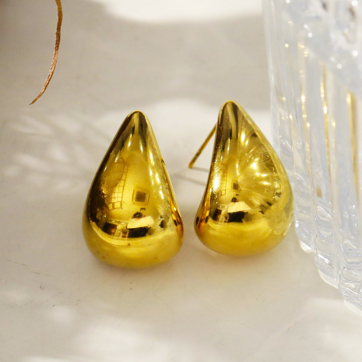 FORIA Gold : Boucles d'oreilles clous gouttelettes style épais légères - Affirmation de soi