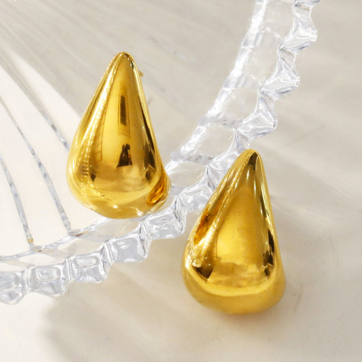FORIA Gold : Boucles d'oreilles clous gouttelettes style épais légères - Affirmation de soi