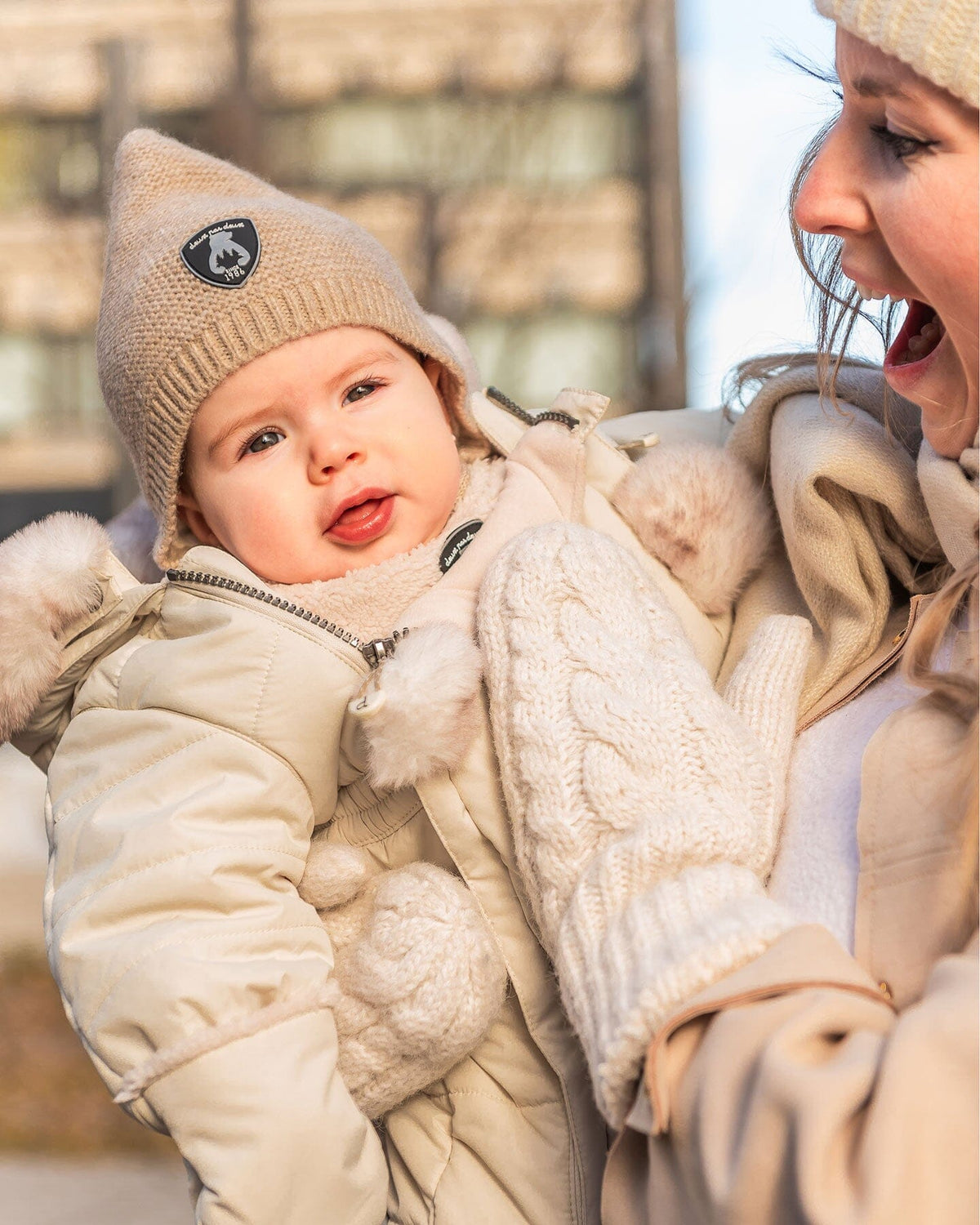 Bonnet pointu en tricot beige pour bébé