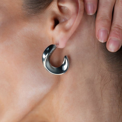 Boucles d'oreilles créoles torsadées de style GALENA or blanc (ton argenté)