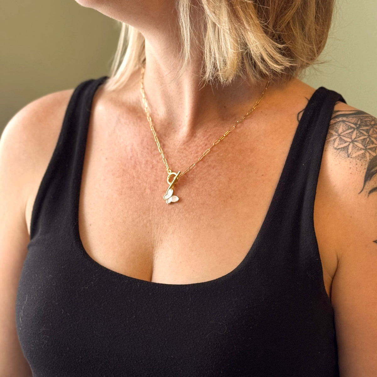Collier chaîne avec pendentif en nacre