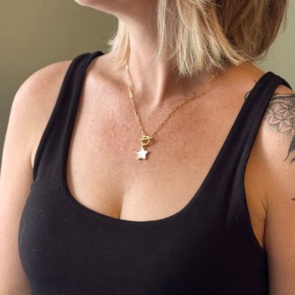 Collier chaîne avec pendentif en nacre