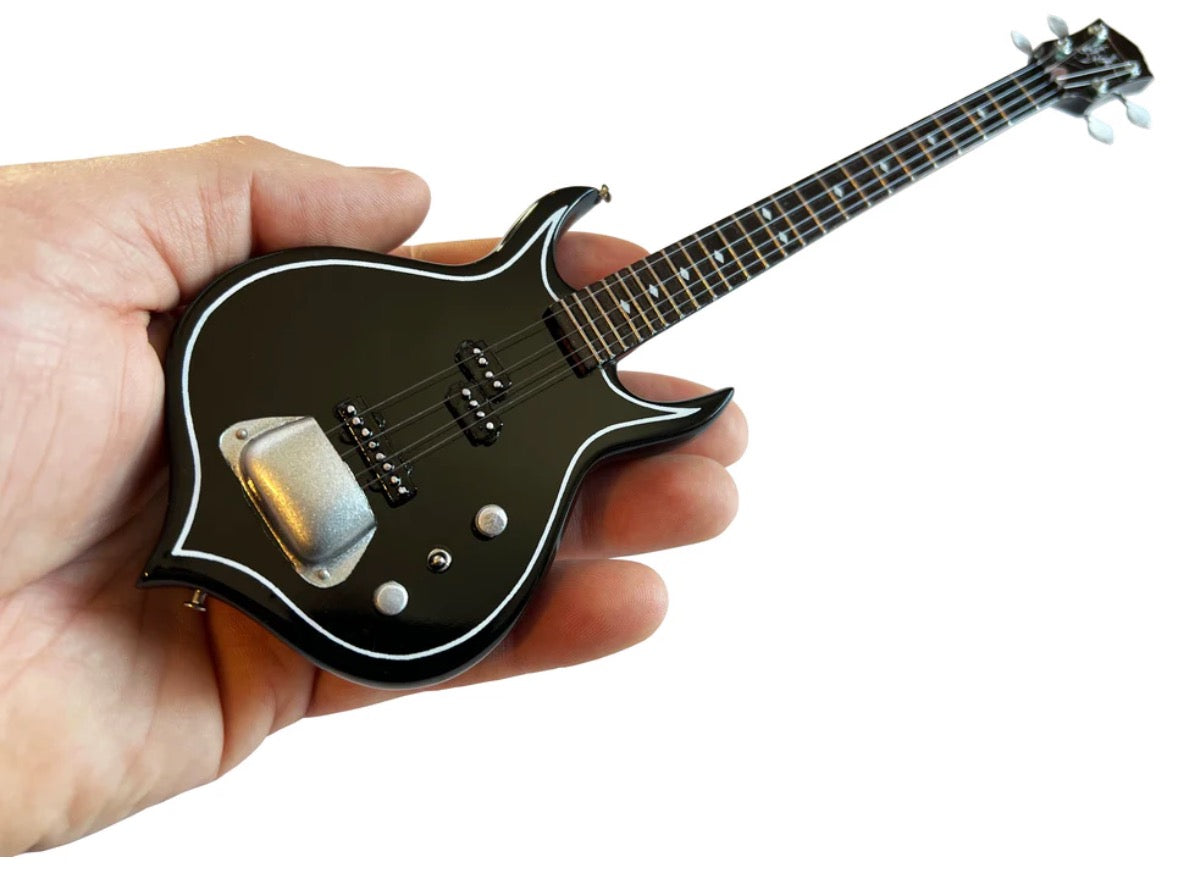 Maquette de guitare basse PUNISHER de Gene Simmons de KISS®